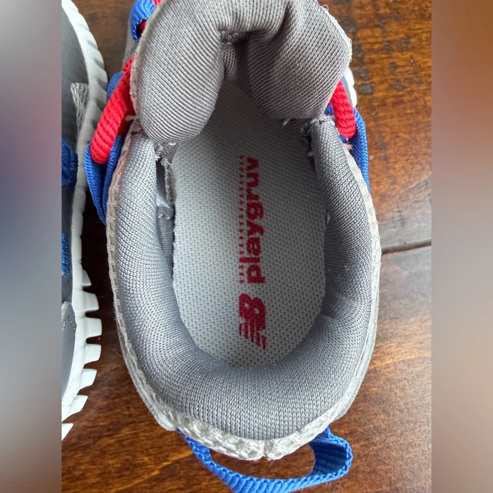 New Balance Toddler Size 4 Playgruv V2 Bungee Sneaker Gray Red Blue Easy On